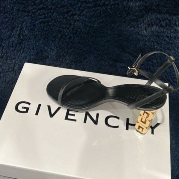 GIVENCHY - Picture 2 of 2